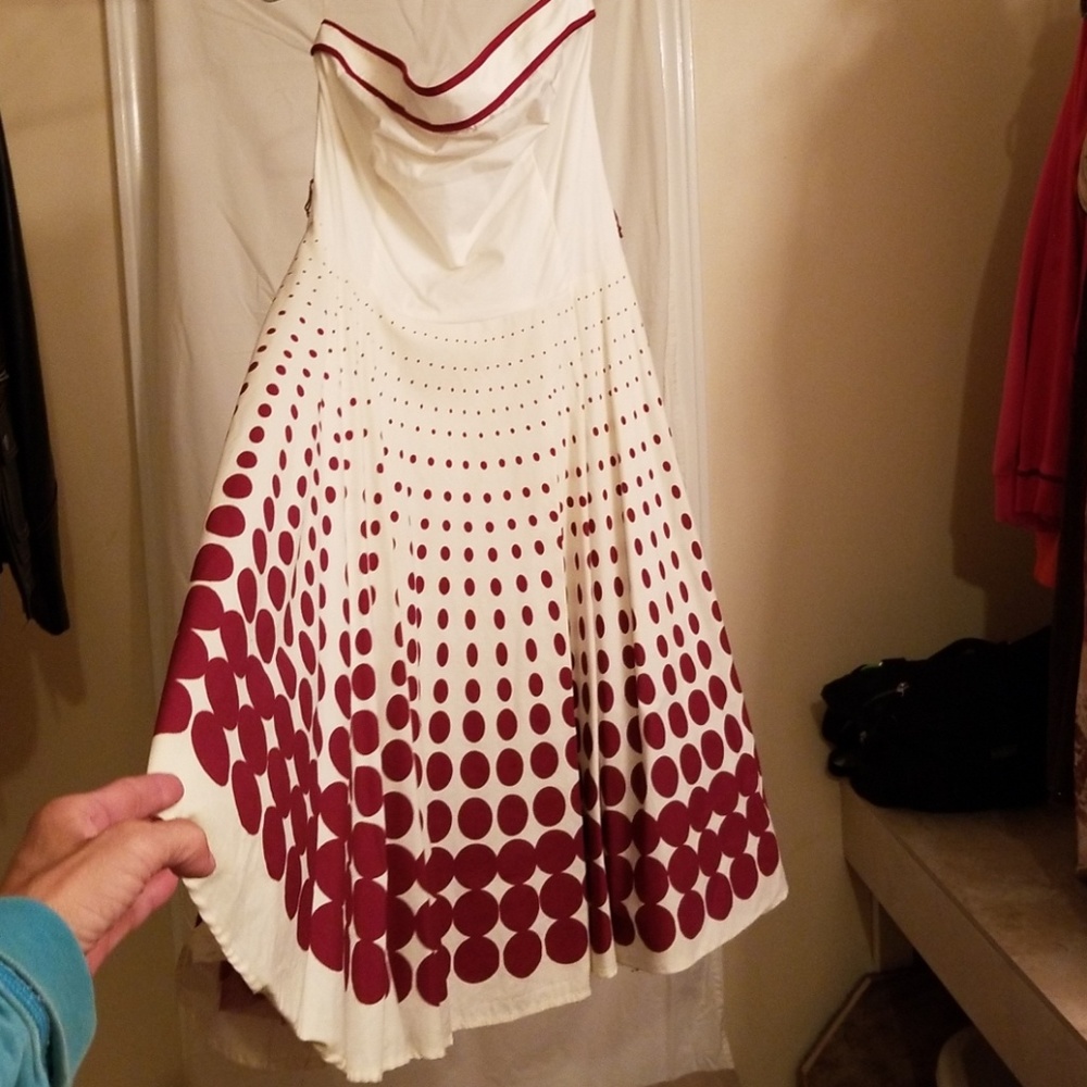 Sleeveless, strapless, party dress.